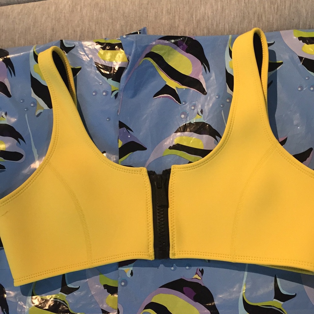 Brand NEW Hoaka bikini top